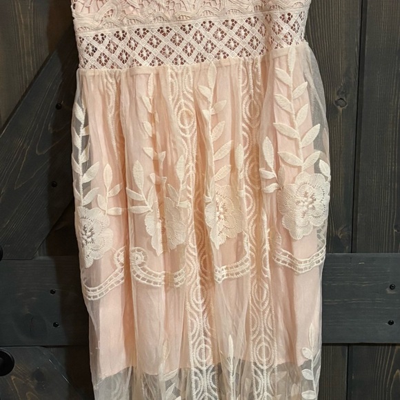 Elegant Lace Embroidered Skirt - Cream - Picture 2 of 4